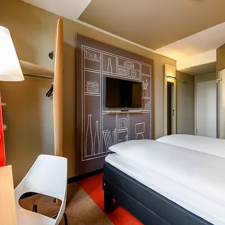Ibis Hotell 3*