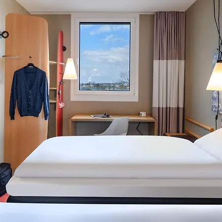 Ibis Hotell 3*