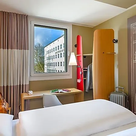 酒店 Ibis 3*